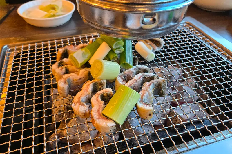 노릇하게 구워진 장어