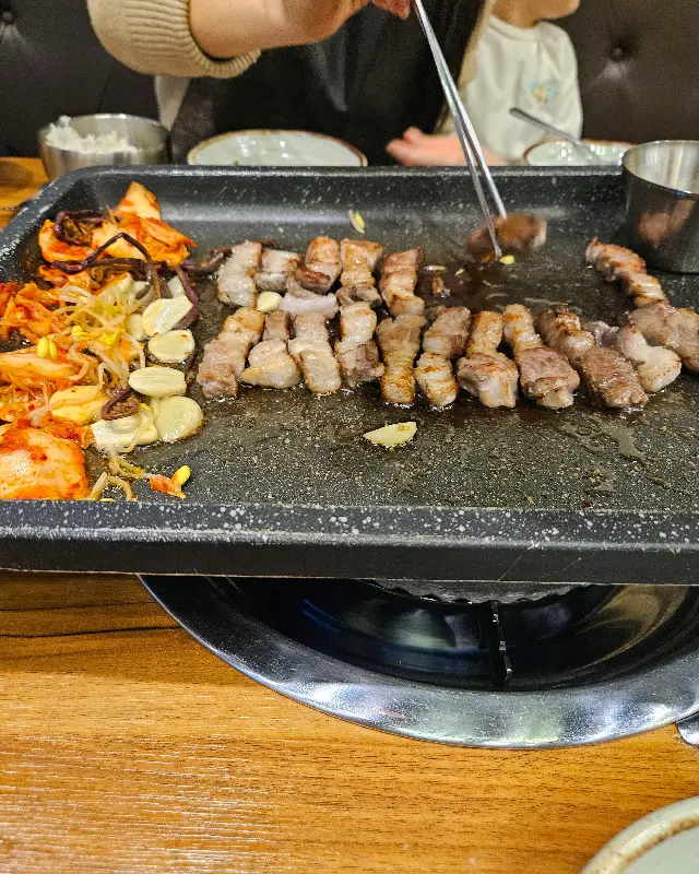 지글지글 익어가는 삼겹살