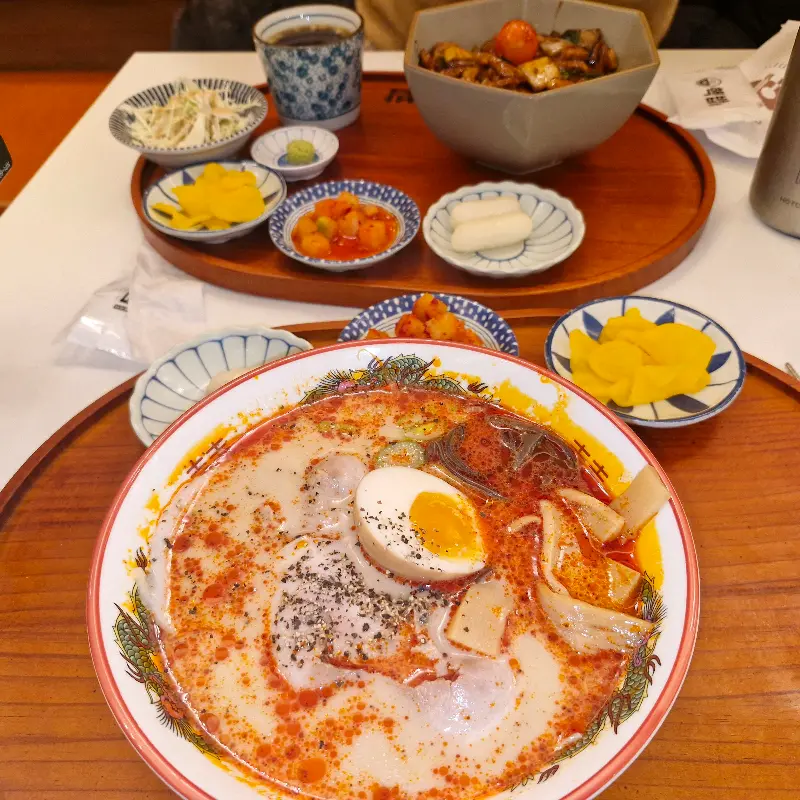 대창덮밥의 클로즈업 사진