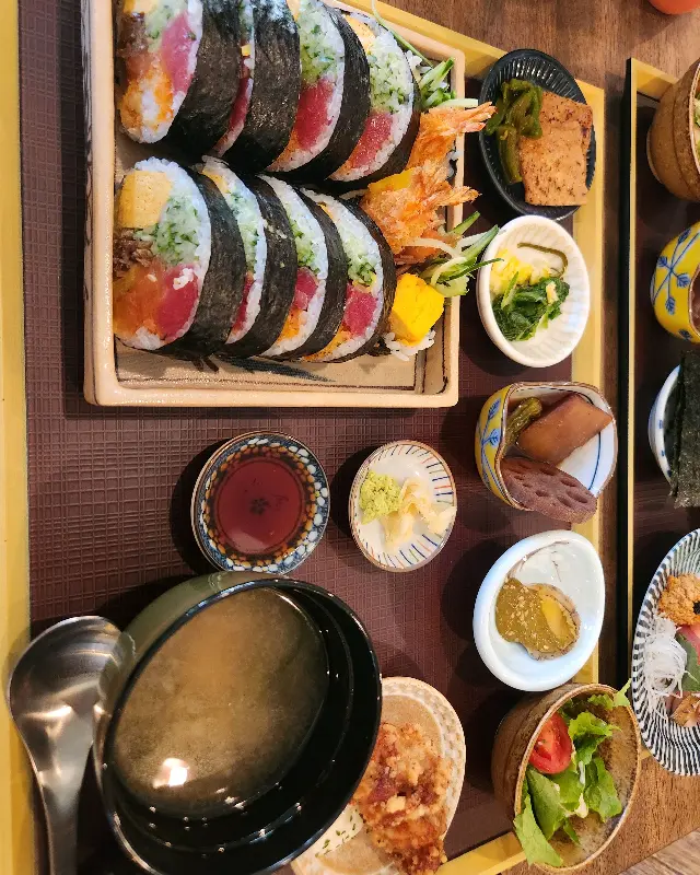 눈과 입이 즐거운, 백식의 후토마끼 한 상 차림