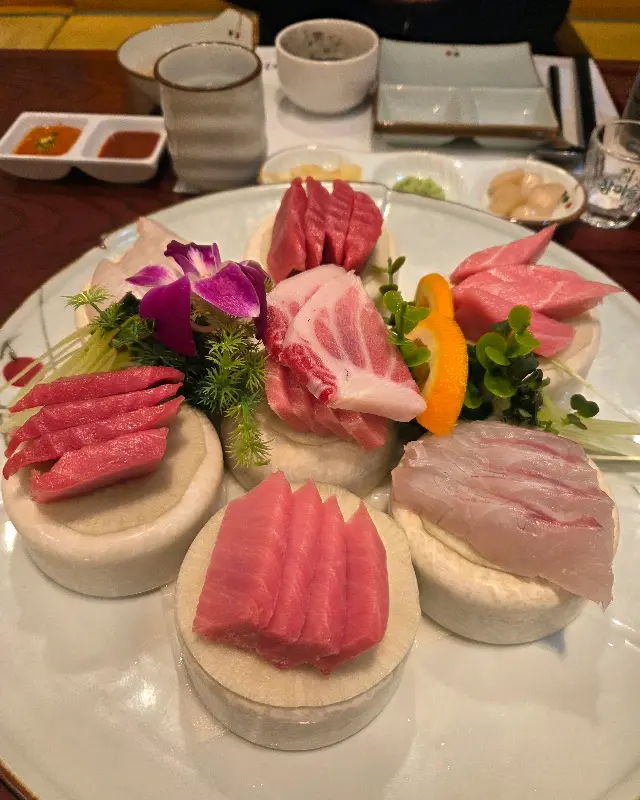 눈으로도 즐거운 참치 한 상 차림