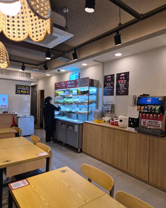 다양하고 신선한 재료가 가득한 춘리마라탕의 재료 코너