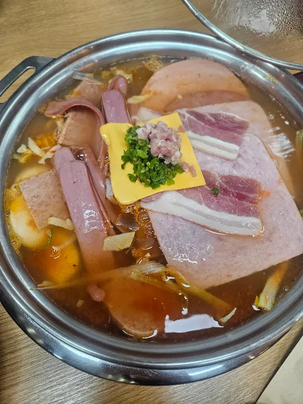 소듬뿍 부대전골의 푸짐한 비주얼