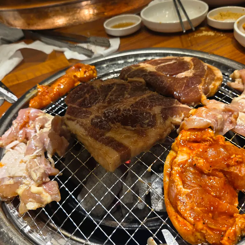 다양한 종류의 고기를 한 번에 즐길 수 있는 곳