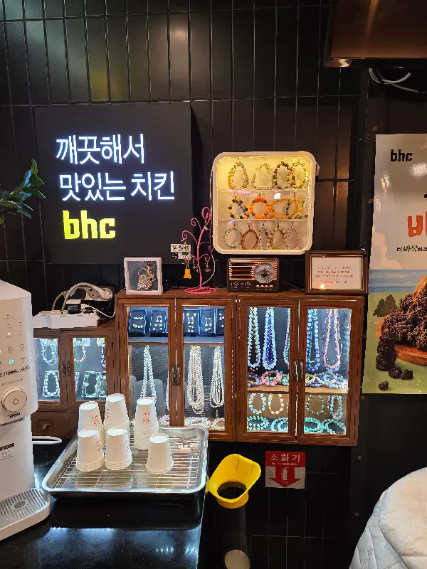 깨끗하고 아늑한 매장 인테리어