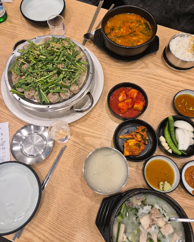 욱이국밥 한 상 차림