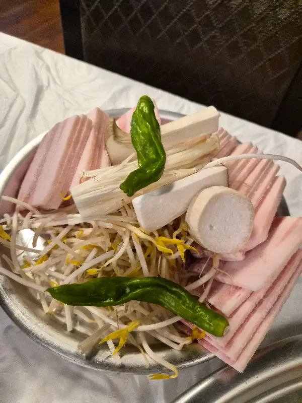 냉동 삼겹살과 버섯