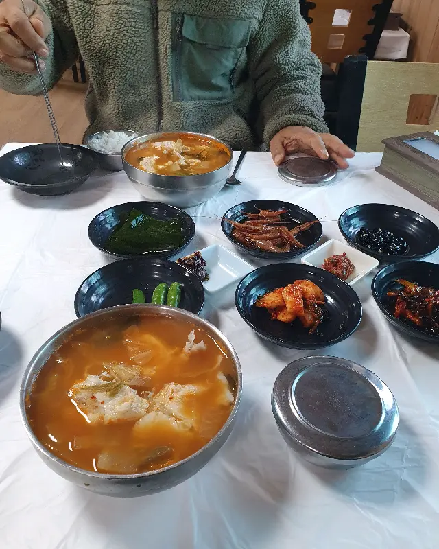 푸짐한 곰치국 한 상 차림