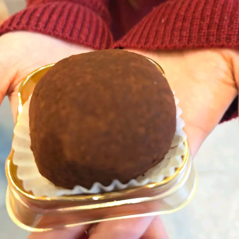 손에 들린 두바이 쫀득 먼치킨