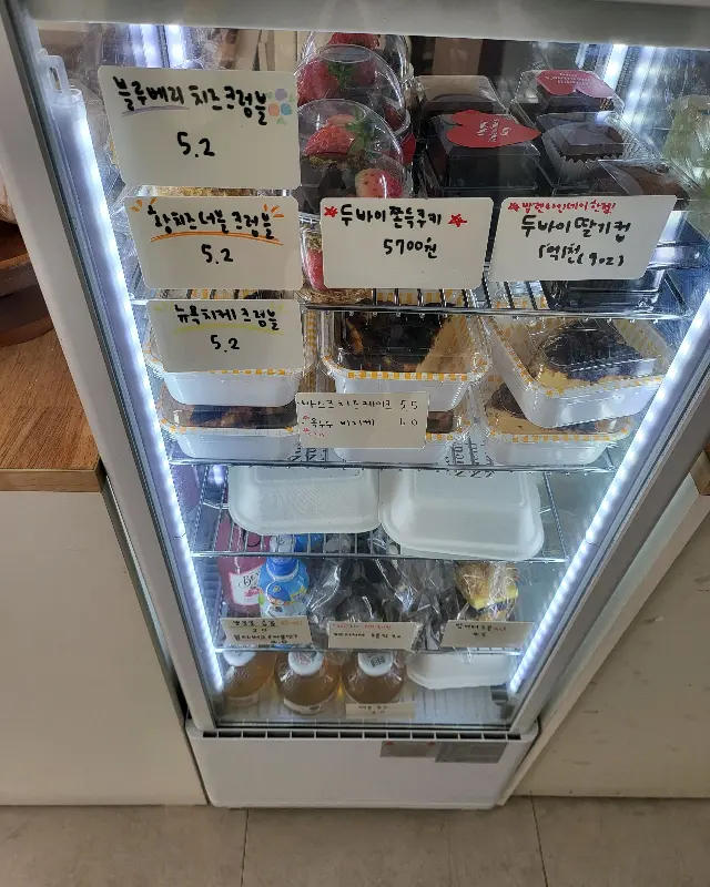 쇼케이스 속 디저트