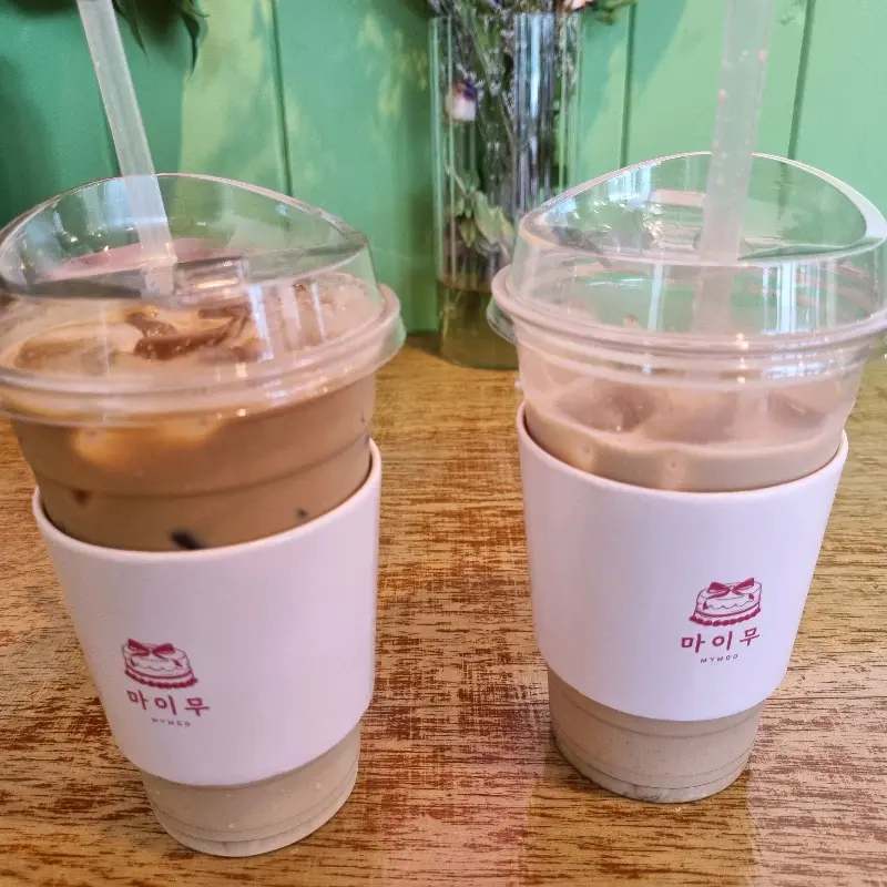 마이무 로고가 새겨진 컵홀더