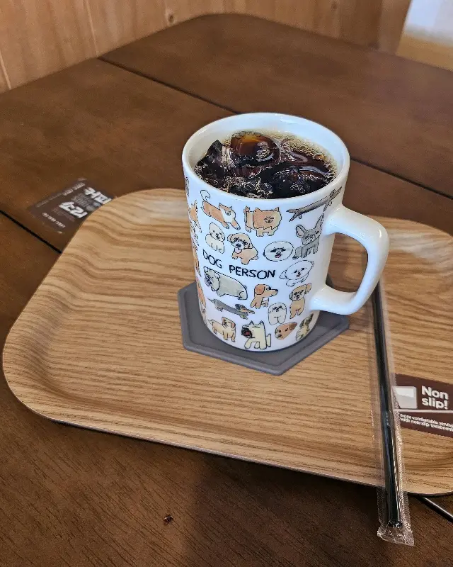 견과류 향이 인상적인 아이스 커피