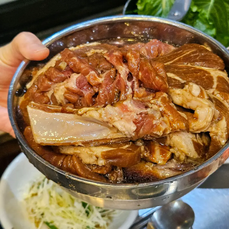 돼지갈비 한 접시