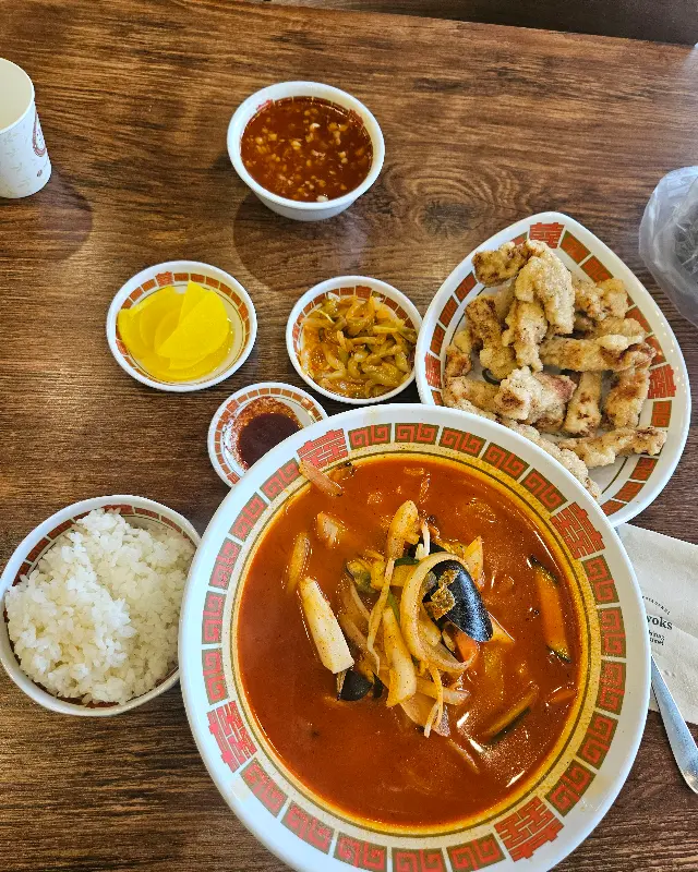 푸짐하게 차려진 한 상 차림