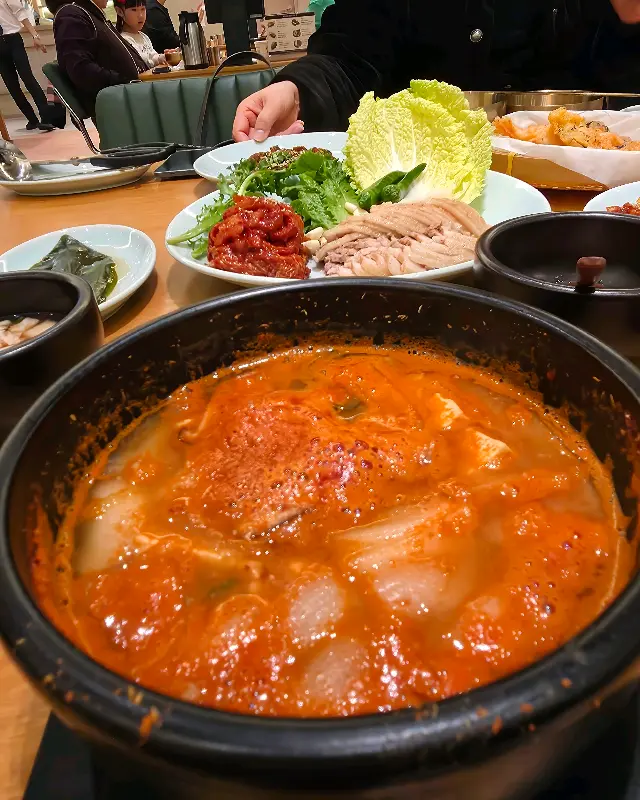깊고 진한 맛이 일품인 쌈보보쌈의 청국장