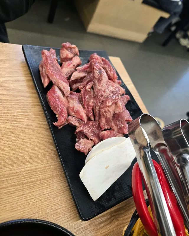 양념 소갈비살의 아름다운 마블링