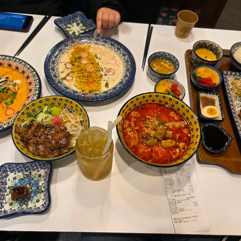 스테이크 덮밥과 명란 크림 파스타