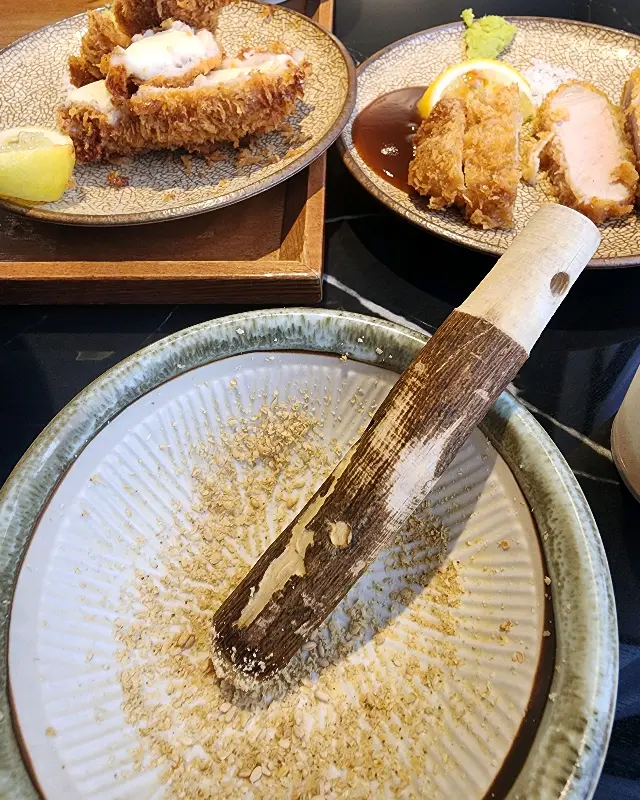 깨를 직접 갈아서 만든 소스