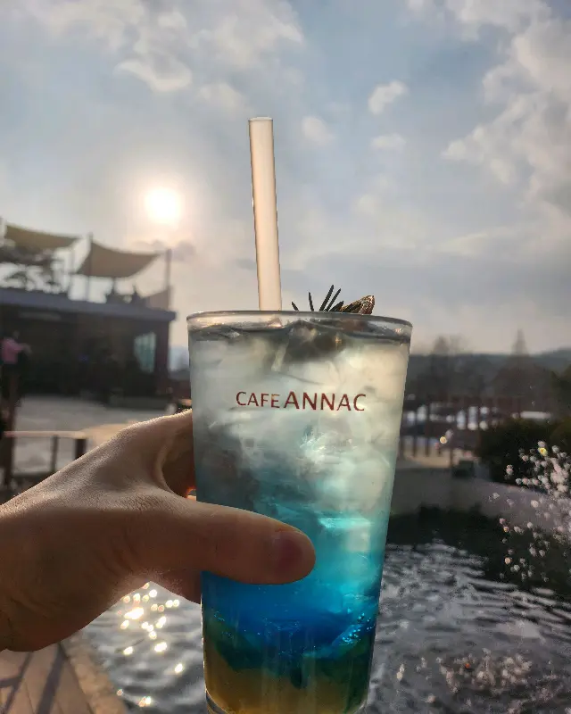 카페 안낙 야외 테이블