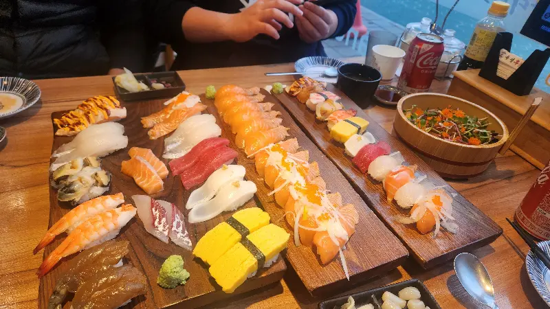 푸짐한 초밥 한 상 차림