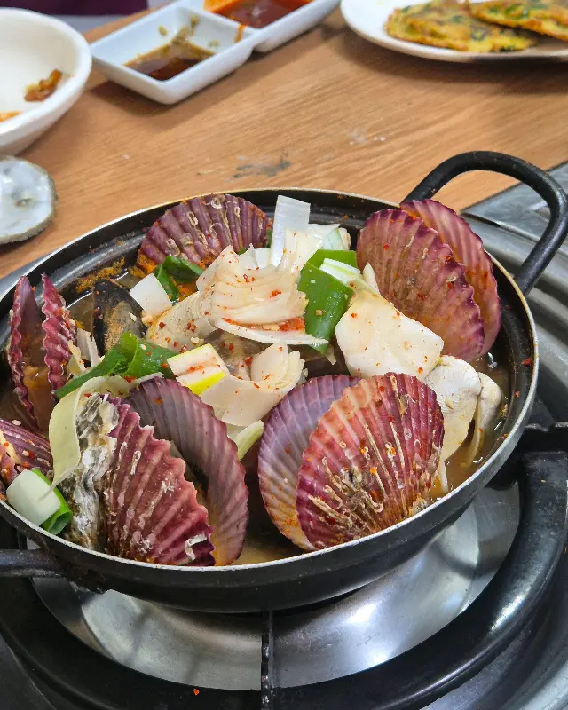 해산물 가득한 뚝배기