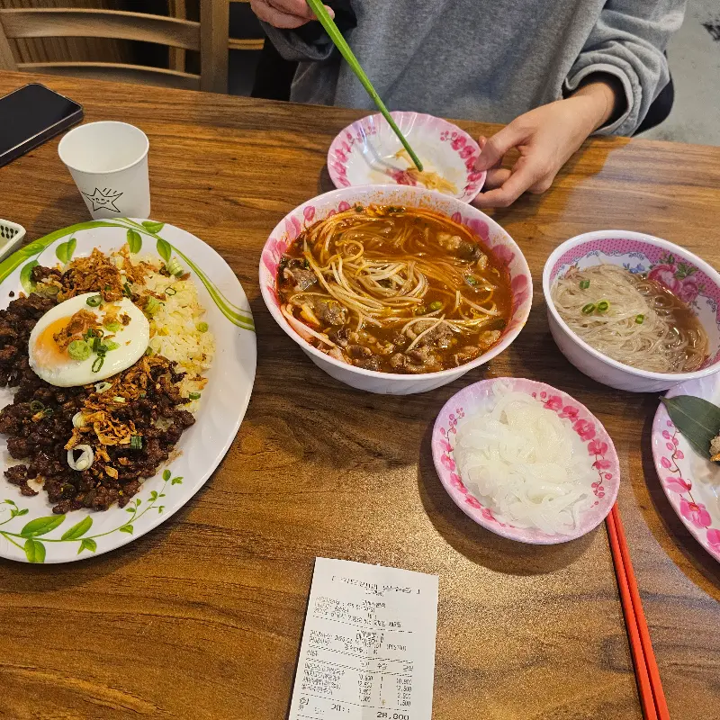 테이블 전체 샷 2