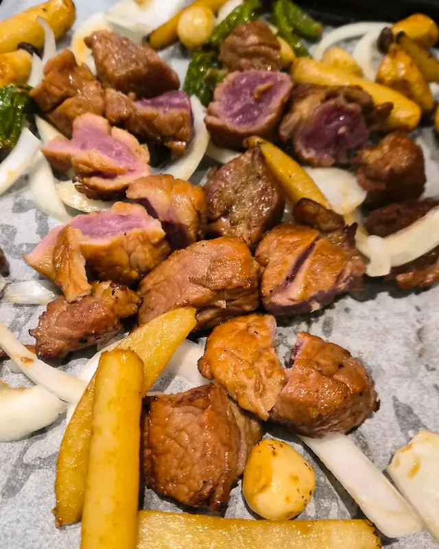 다채로운 채소와 함께 즐기는 숯불구이