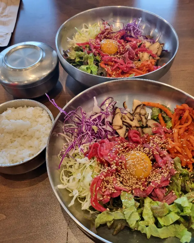 보기만 해도 군침이 도는 육회비빔밥