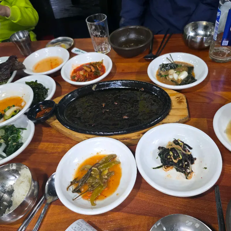 푸짐하게 차려진 농가밥상 한 상 차림