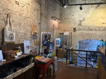 시간마저 멈춘 듯한, 부산역 향수 자극하는 브라운핸즈 백제 맛집 카페 기행