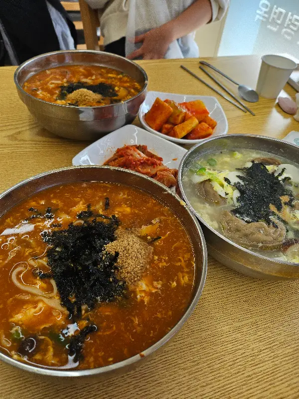 장칼국수, 김치, 깍두기