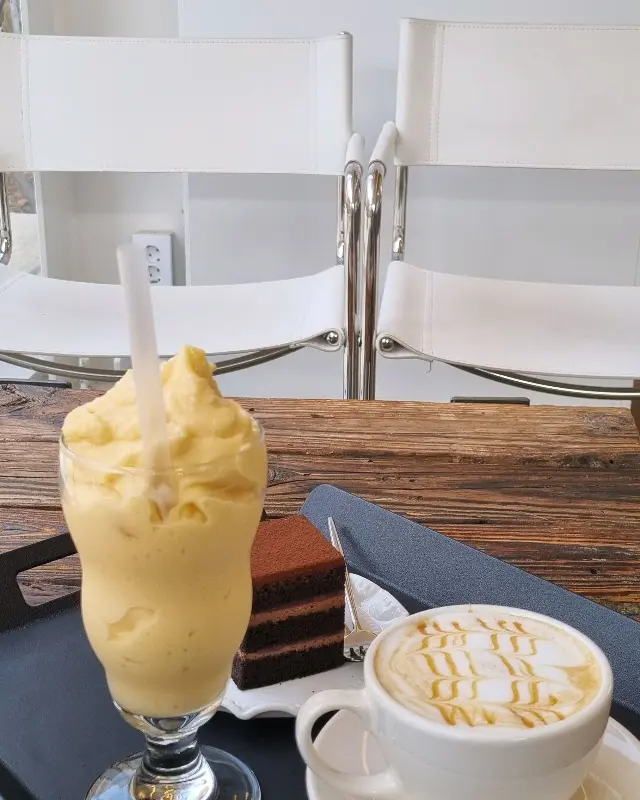 오무아무아의 음료와 디저트