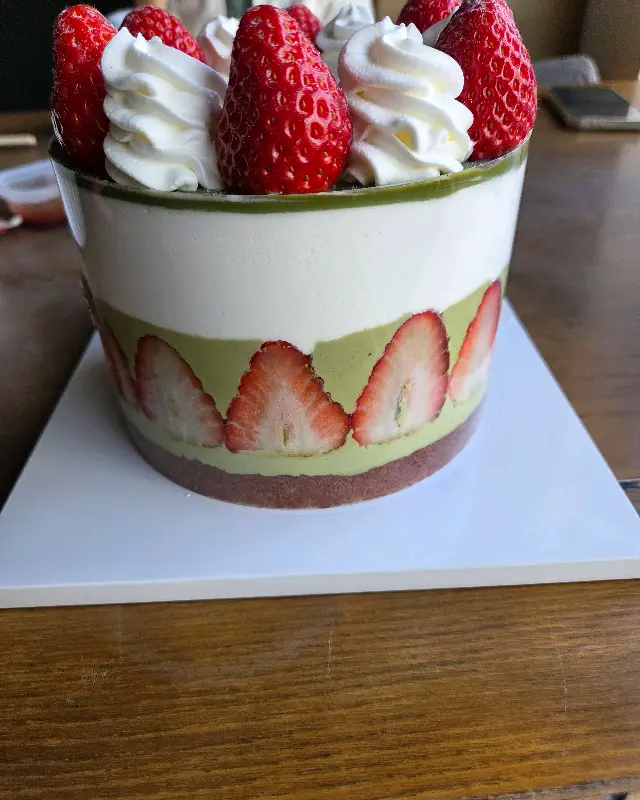 케익먹는곰 말차딸기 케이크