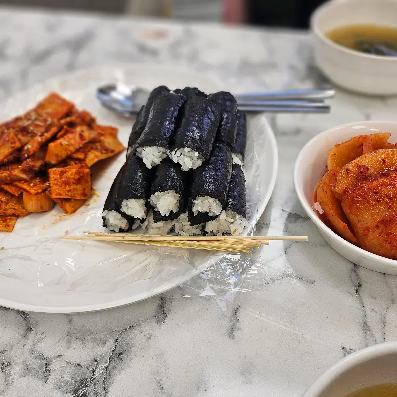 만나분식 충무김밥 한 상 차림