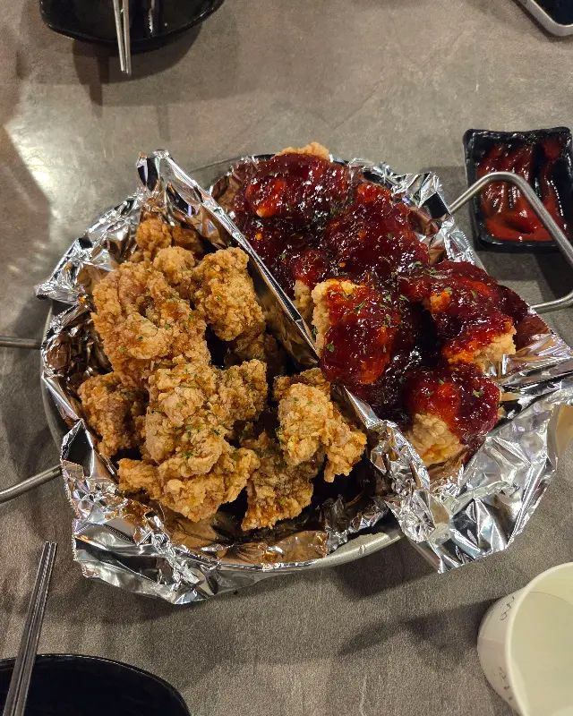 푸짐한 양념반 후라이드반 치킨