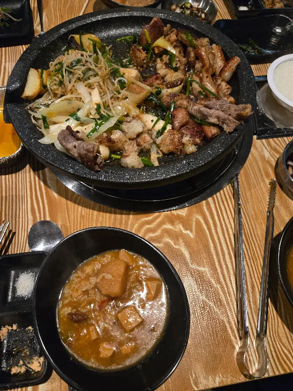 노릇하게 구워진 곱창