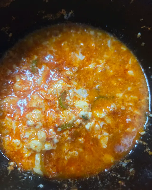 몽글몽글한 순두부가 듬뿍 들어간 순두부찌개