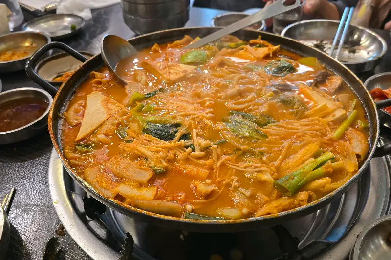 푸짐한 곱창전골