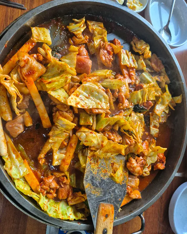 푸짐한 닭갈비 한 상 차림