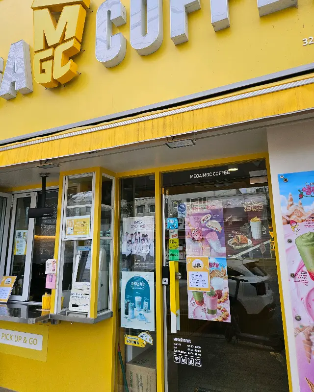 메가커피 진량공단점 외부