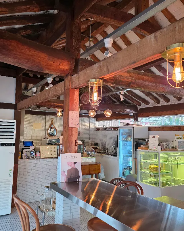 고데레 카운터석