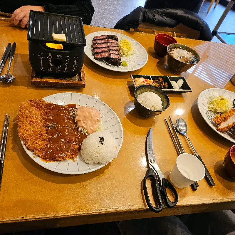 숯불 규카츠 한 상 차림