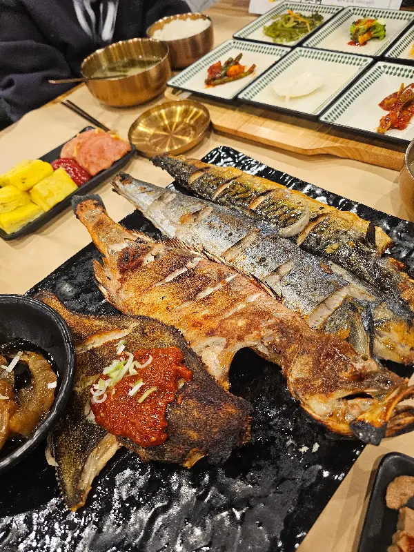 모듬 생선 구이 한 상 차림