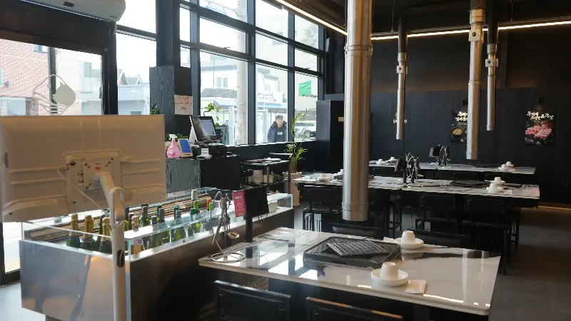 돈바당 매장 내부 전경