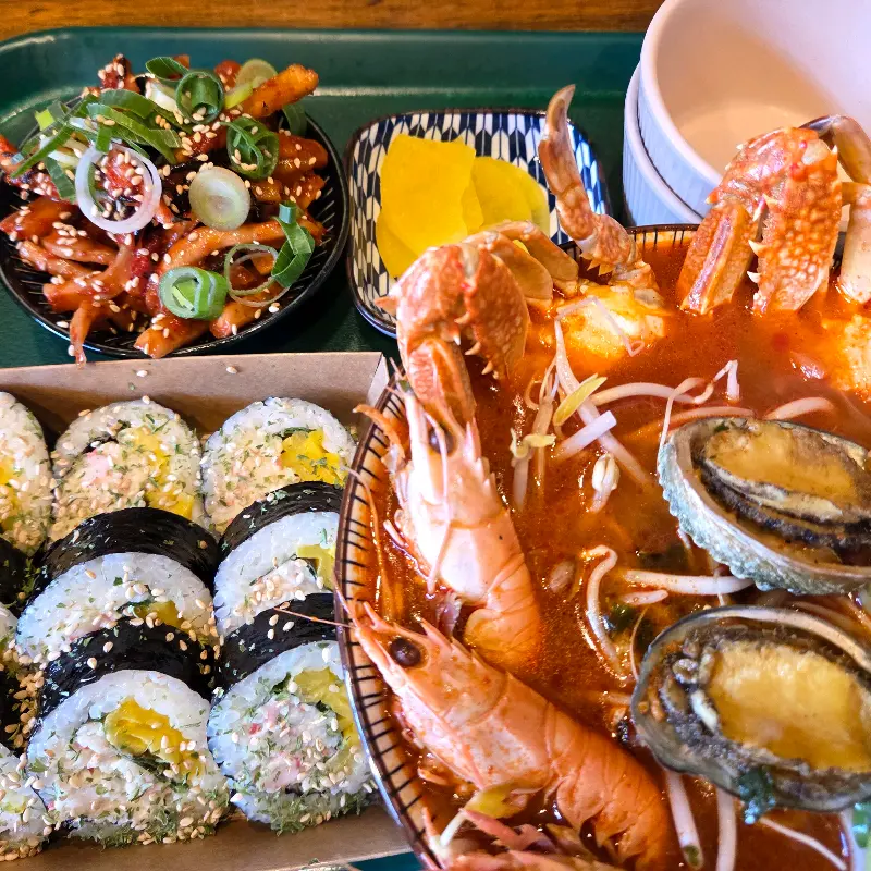 라면, 김밥, 오징어무침