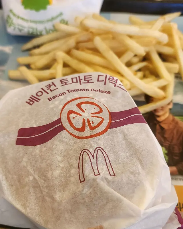베이컨 토마토 디럭스 버거