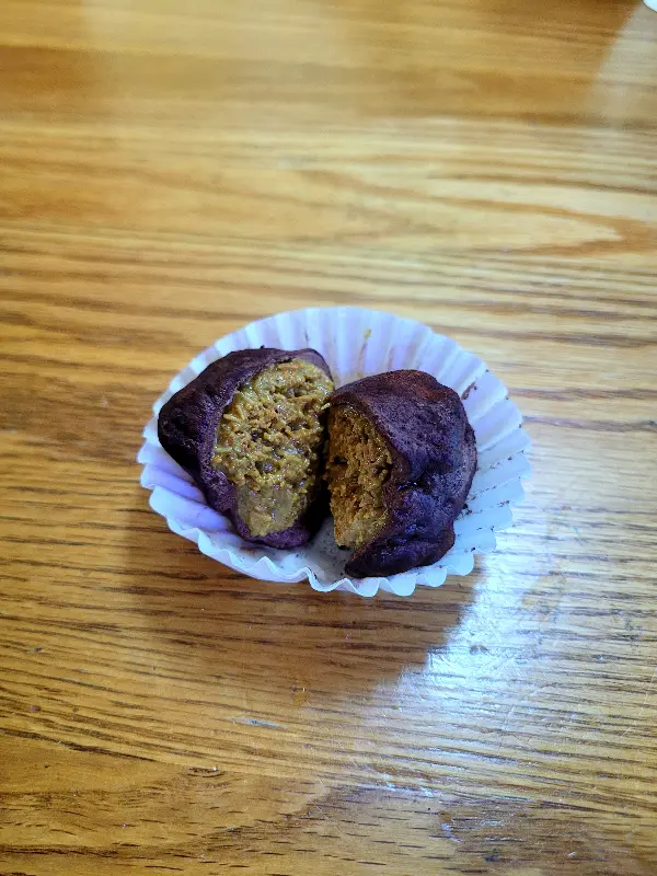 반으로 자른 두쫀쿠의 단면