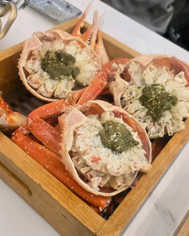 킹크랩 살과 내장의 조화
