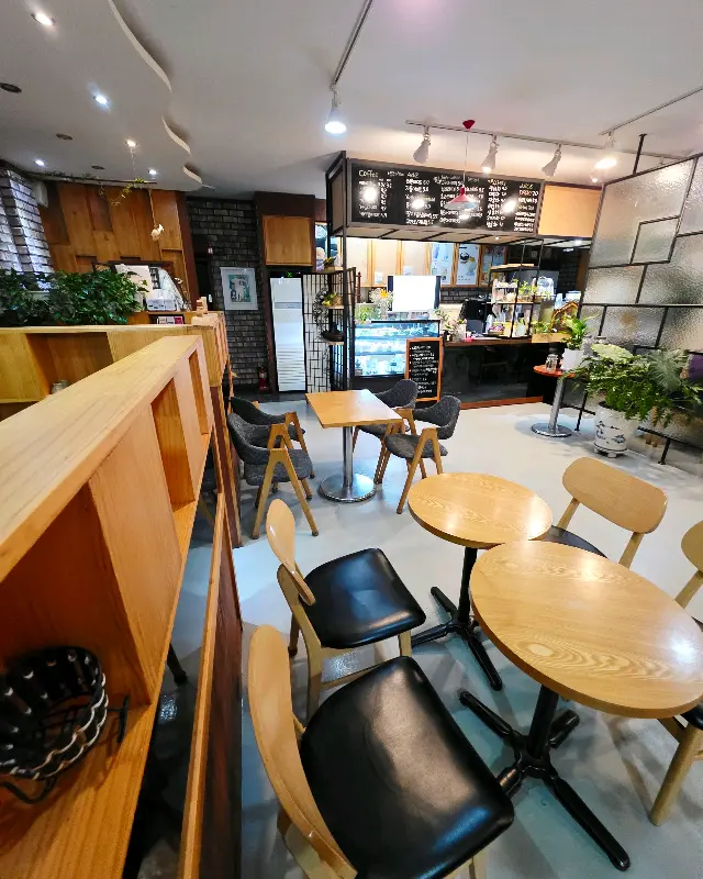 카페 내부 테이블