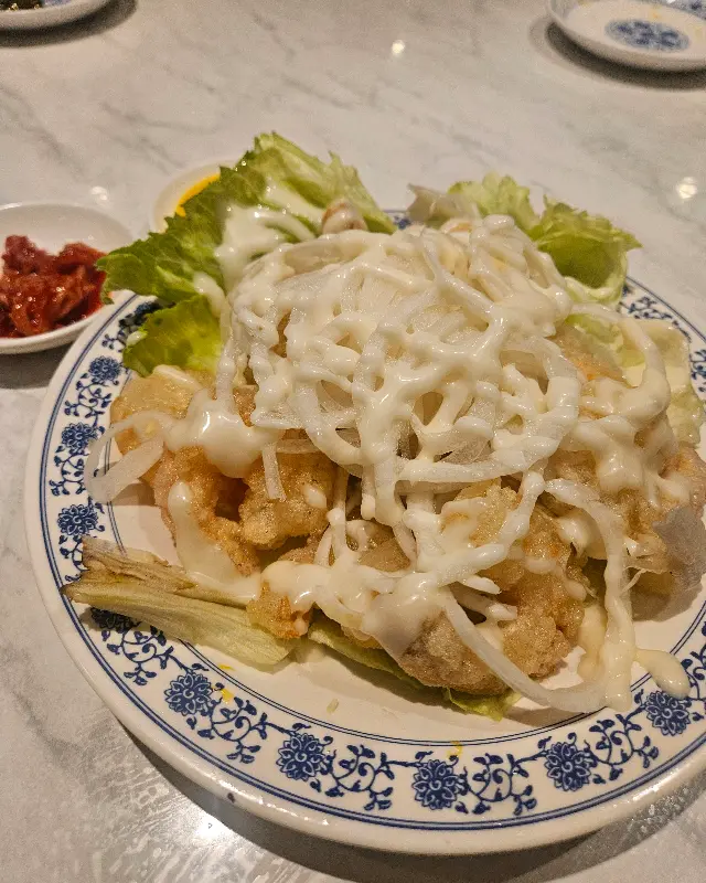 짬뽕 국물이 담긴 그릇